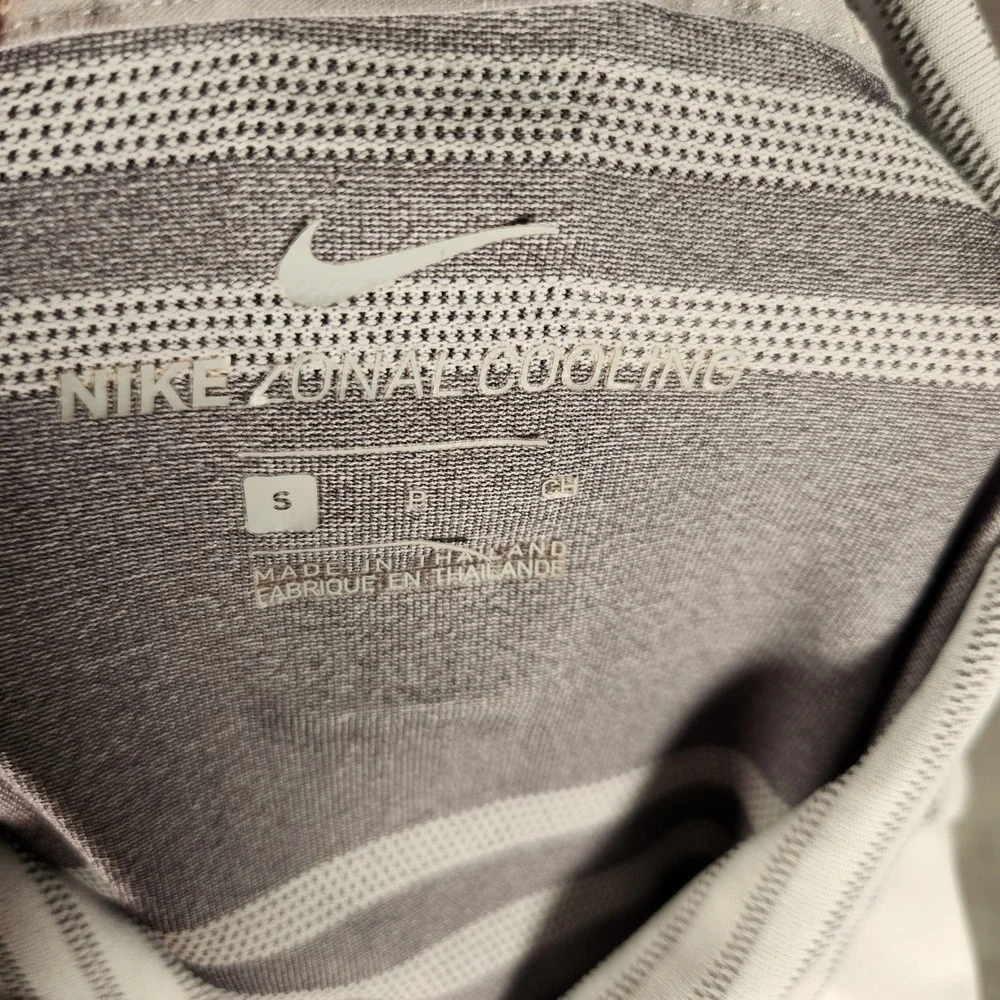 Nike Golf Polo Mens Small White Excellent Tiger‎ Woods Zonal Cooling AA2884-100